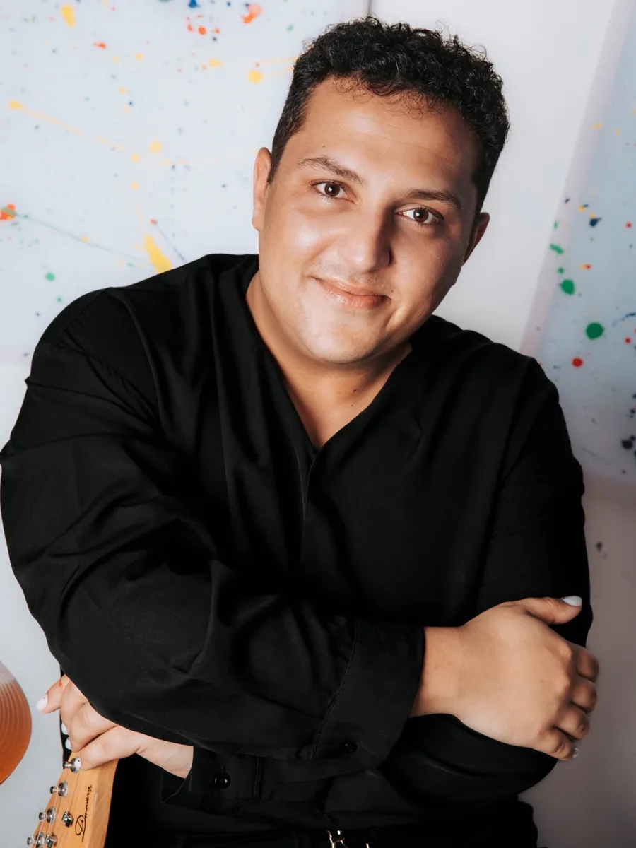 Štefan, contemporary style teacher